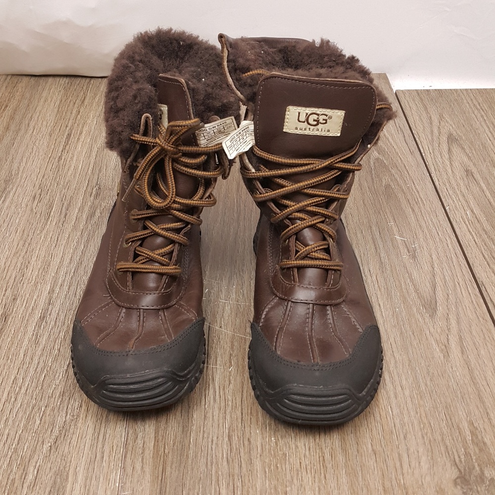 EUC UGG Vibram brown  water proof boots sz‎ 6